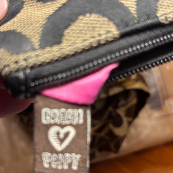 Coach Poppy 2010 Shimmer Heart Flowers Wristlet - Picture 4 of 5